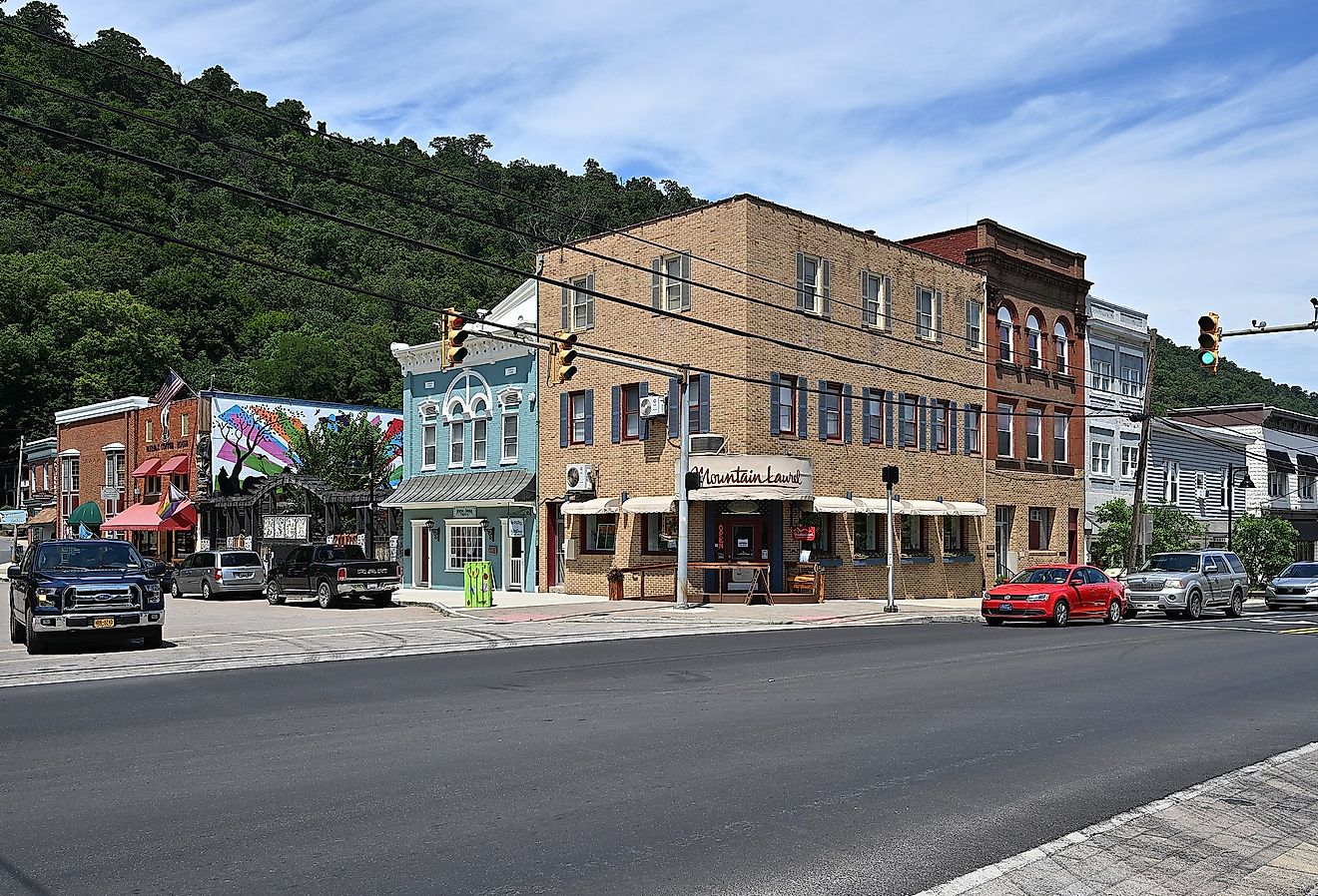 Town square in Berkeley Springs, West Virginia. Image credit G. Edward Johnson, CC BY 4.0 <https://creativecommons.org/licenses/by/4.0>, via Wikimedia Commons