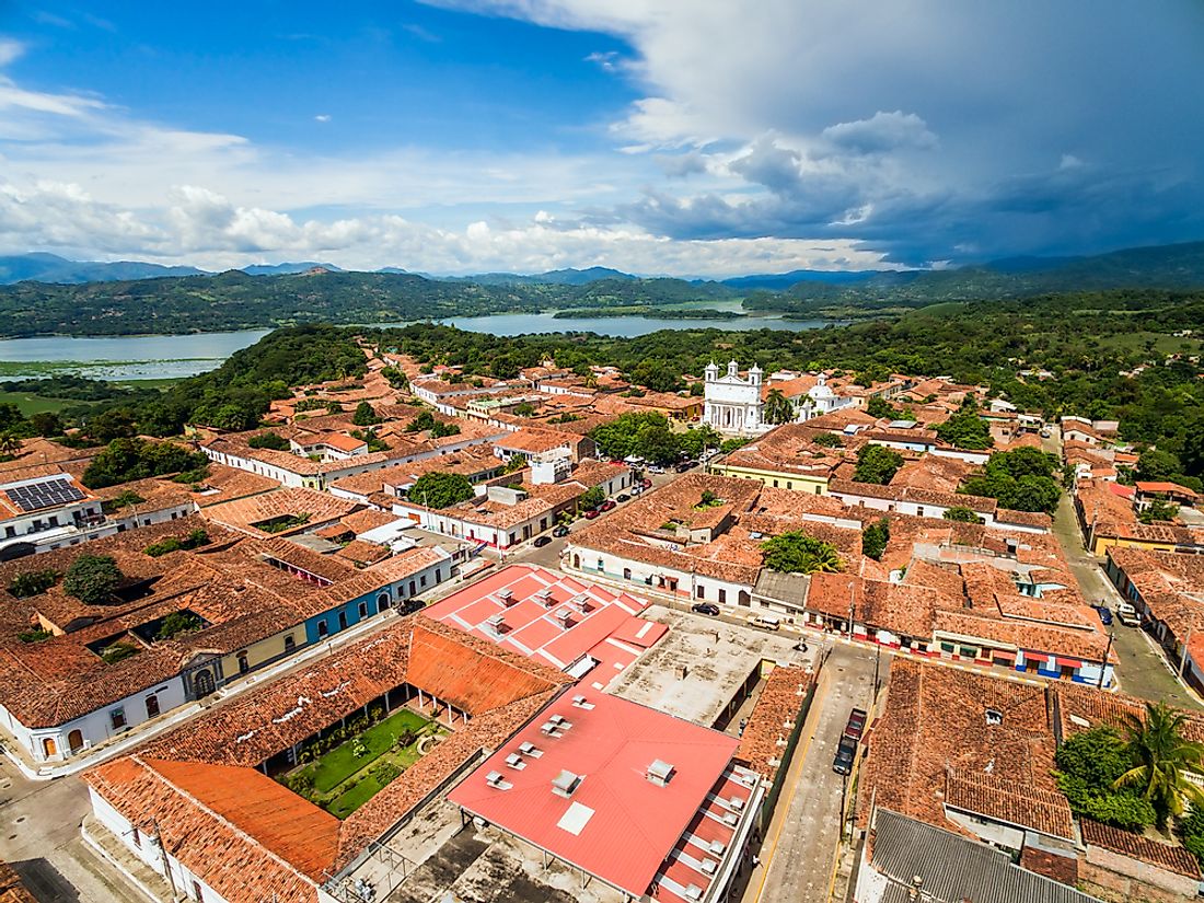 The town of Suchitoto in El Salvador was colonized by the Spanish in the 17th century. 