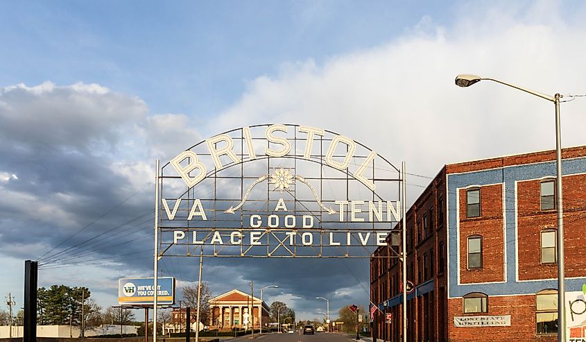 The Bristol Virginia-Tennessee Slogan sign, is a landmark in the twin cities. Image credit Nolichuckyjake via Shutterstock