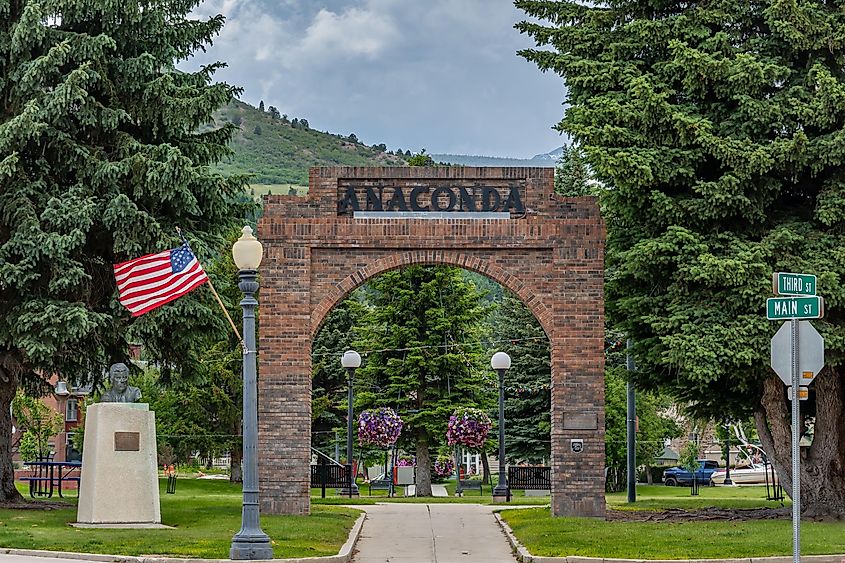 A welcoming signboard at the entry point of a preserve park in Anaconda, Montana.