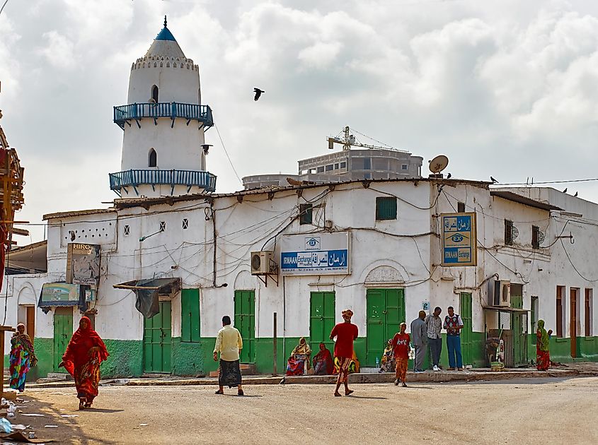 Street in the center of Djibouti with a view of the Muslim minaret