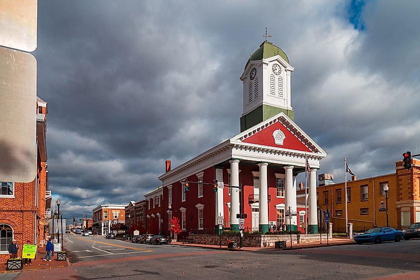 The Historic Courthouse in the downtown area of Charles Town, West Virginia. Editorial credit: George Sheldon / Shutterstock.com.